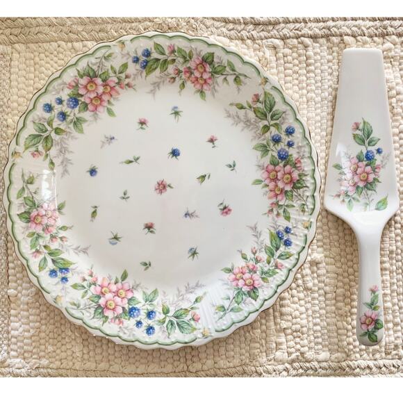 Andrea by Sadek cake plate and server floral porcelain with gold trim 10” - Picture 1 of 10